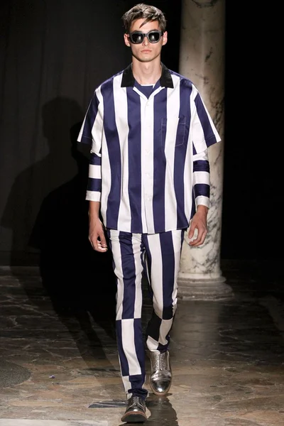 Look 9